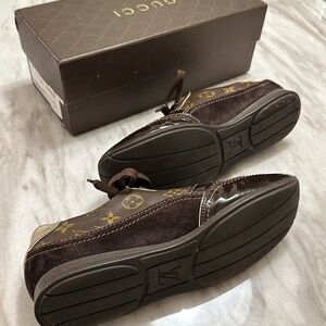 Women size 8 Louis Vuitton sneakers
